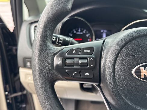 Used 2021 Kia Sedona LX image 23