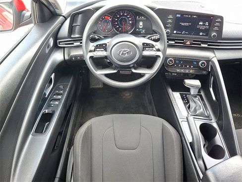 Used 2023 Hyundai Elantra SEL w/ Cargo Package image 11