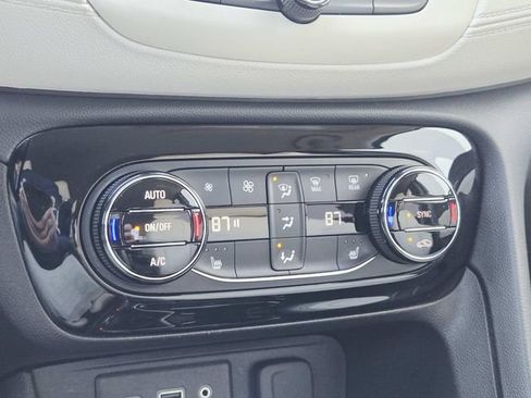 Used 2021 Buick Encore GX Select image 23