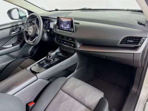 Used 2024 Nissan Rogue SV image 34