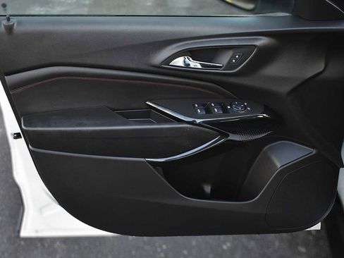 Used 2025 Chevrolet Trax RS w/ Sunroof Package image 25