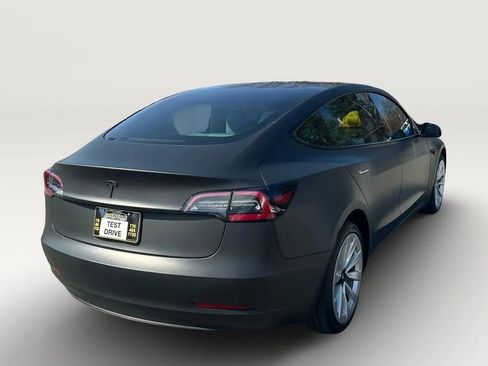 Used 2022 Tesla Model 3 Standard Range image 9