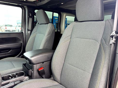 Used 2024 Jeep Wrangler Unlimited image 14