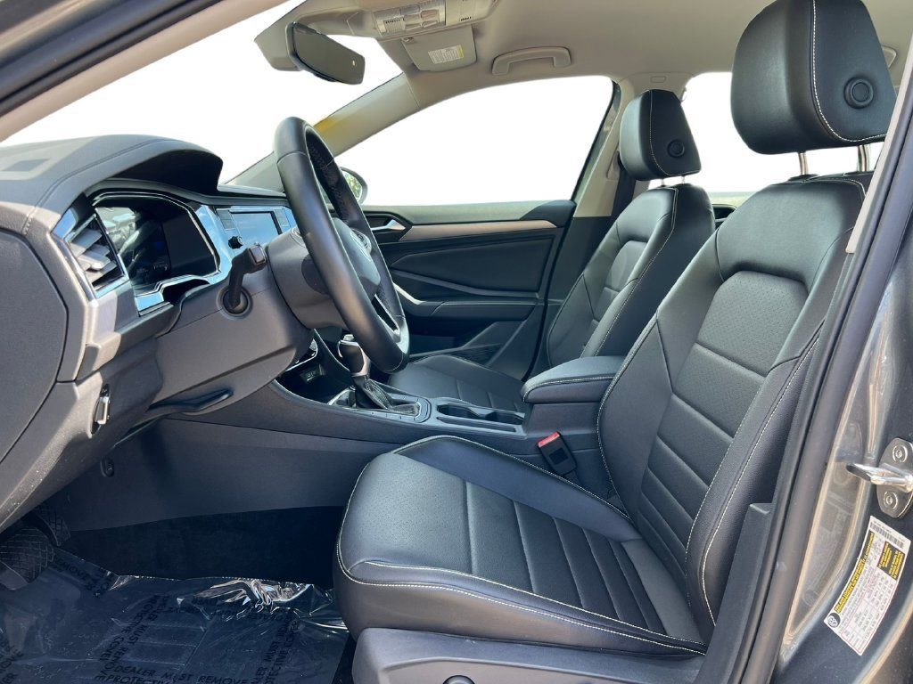 Used 2023 Volkswagen Jetta SE FWD image 6