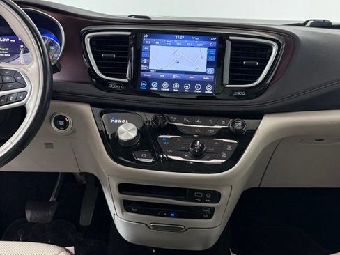 Used 2019 Chrysler Pacifica Limited w/ Advanced Safetytec Group FWD image 28