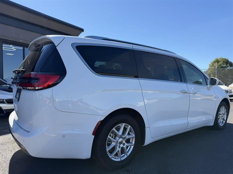 Used 2021 Chrysler Pacifica Touring-L w/ Premium & Safety Sphere Group FWD image 6