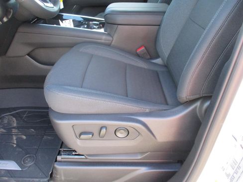 New 2026 Chevrolet Suburban LS image 10