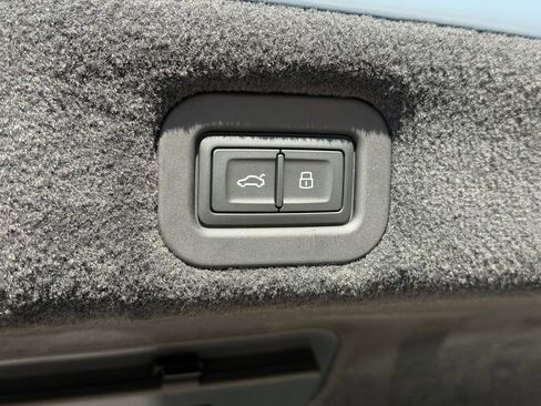 New 2026 Bentley Flying Spur Plug-In Hybrid image 44