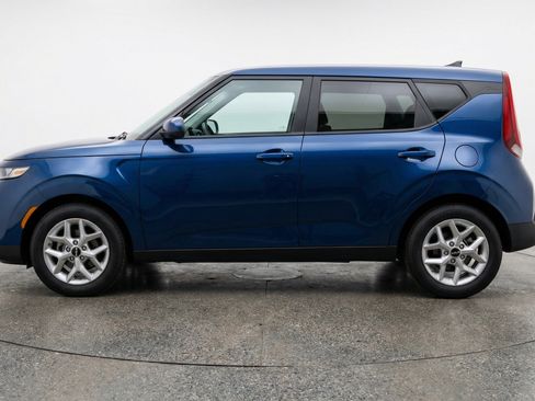 Used 2025 Kia Soul LX w/ LX Technology Package FWD image 5