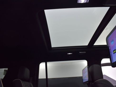 Certified 2025 Cadillac Escalade ESV Sport Platinum image 39