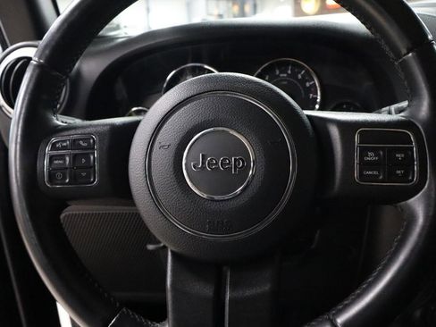 Used 2016 Jeep Wrangler Unlimited Sahara w/ Connectivity Group AWD/4WD image 13