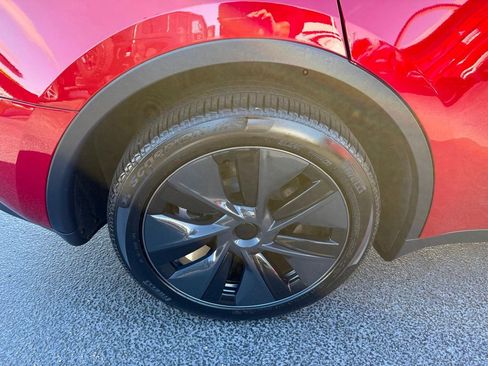 Used 2025 Tesla Model Y Long Range image 35