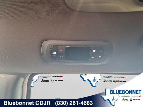 New 2026 Chrysler Pacifica Select FWD image 29