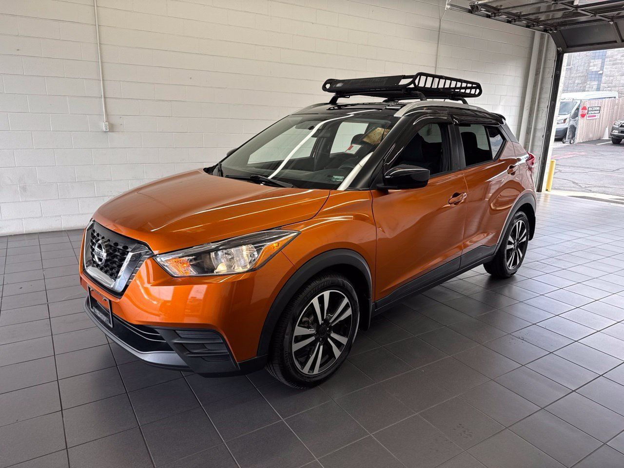 Used 2018 Nissan Kicks SV w/ Exterior Package FWD image 4