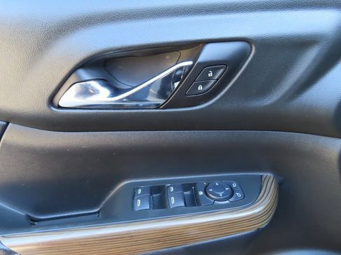 Used 2017 GMC Acadia SLE image 27