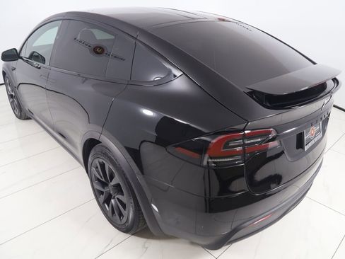 Used 2022 Tesla Model X image 30