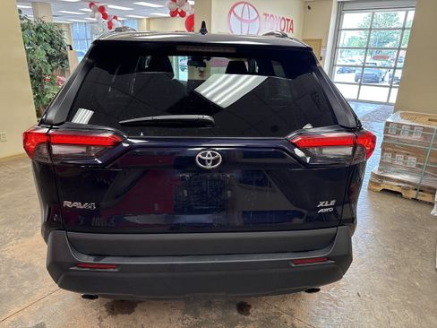 Used 2021 Toyota RAV4 XLE w/ Convenience Package AWD/4WD image 9