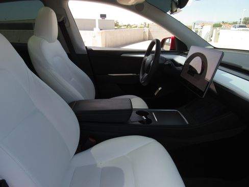 Used 2023 Tesla Model Y Performance AWD/4WD image 8