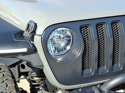 Used 2023 Jeep Wrangler Sport S image 9