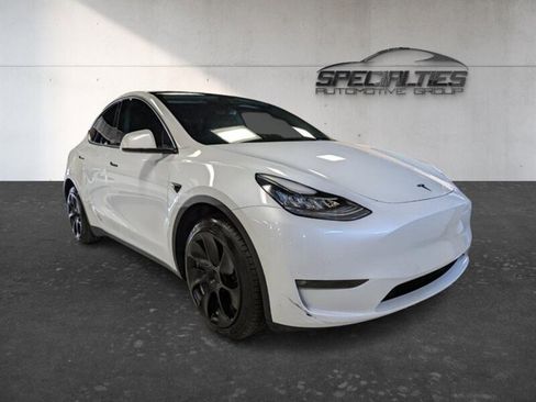 Used 2022 Tesla Model Y Long Range image 1