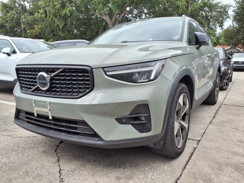 Used 2023 Volvo XC40 B4 Plus w/ Protection Package Premier FWD image 6