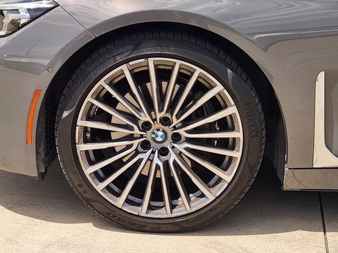Used 2022 BMW 740i w/ Premium Package RWD image 11