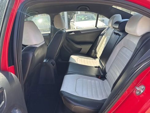 Used 2016 Volkswagen Jetta Sport image 11