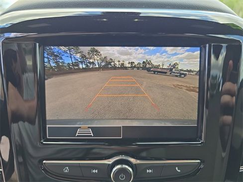 Used 2023 Chevrolet Traverse LS image 19