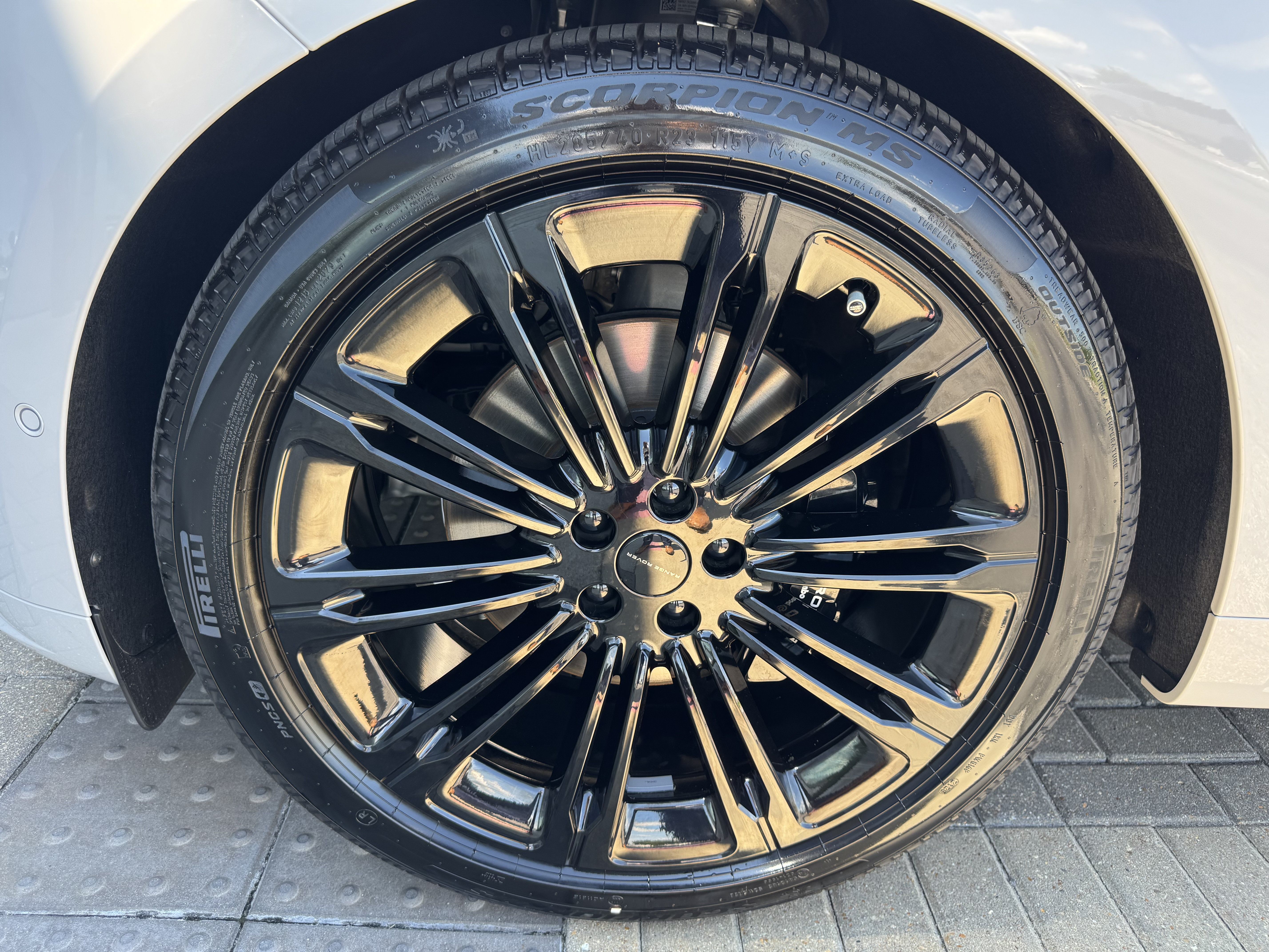 New 2026 Land Rover Range Rover Sport Dynamic SE AWD/4WD image 6