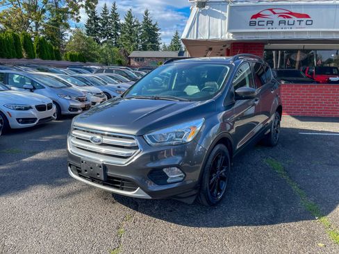 Used 2017 Ford Escape SE w/ SE Leather Comfort Package image 1