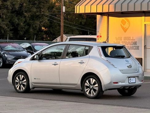 Used 2015 Nissan Leaf S w/ Charge Package FWD image 7