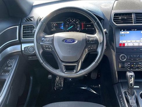 Certified 2017 Ford Explorer XLT w/ Equipment Group 201A image 5