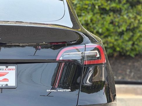 Used 2021 Tesla Model Y Long Range image 16