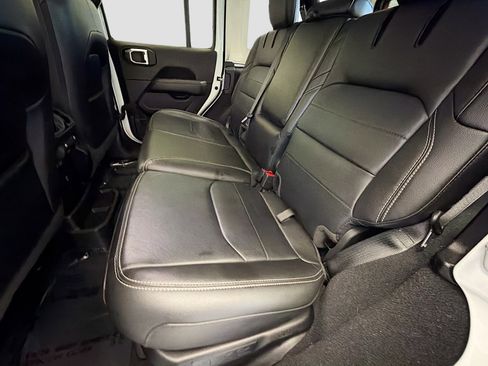 Used 2023 Jeep Wrangler Unlimited Sahara image 13