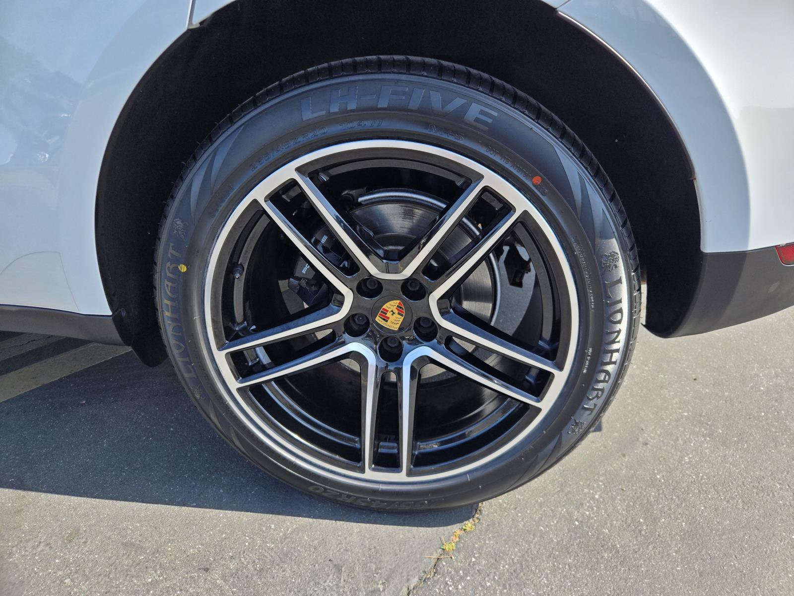 Used 2021 Porsche Macan AWD/4WD image 34