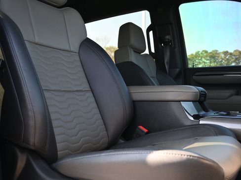 Used 2025 Chevrolet Silverado 2500 ZR2 w/ Technology Package image 32