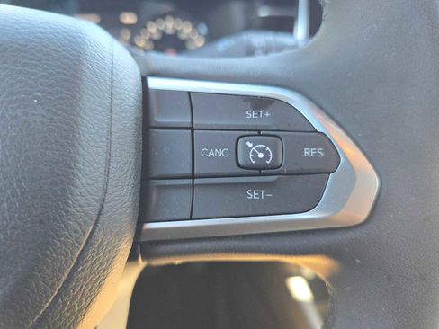 Used 2023 Jeep Compass Latitude image 29