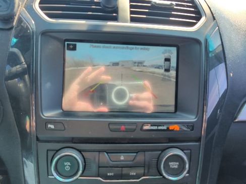 Used 2017 Ford Explorer XLT w/ XLT Technology Feature Bundle image 14