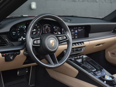Certified 2021 Porsche 911 Carrera RWD image 4