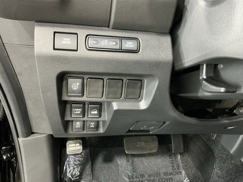 Used 2025 Nissan Frontier PRO-4X image 43