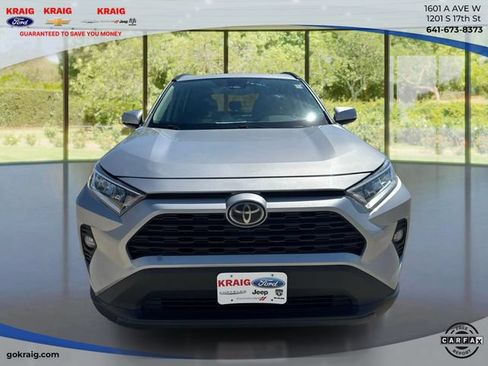 Used 2019 Toyota RAV4 XLE FWD image 2
