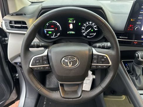 Used 2024 Toyota Sienna XLE image 14
