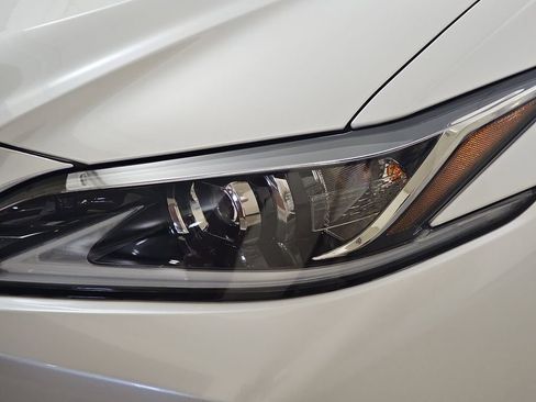 Certified 2025 Lexus ES 300h w/ Premium Package image 34