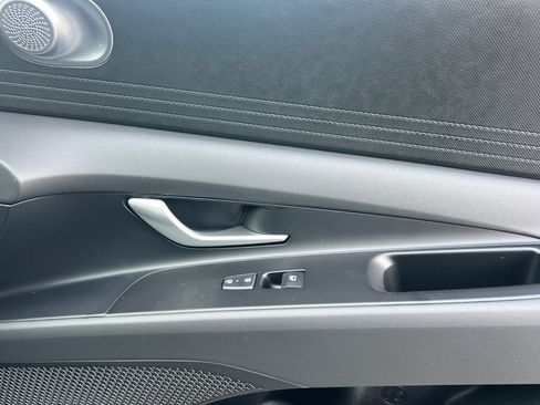 Used 2025 Hyundai Elantra SE image 22