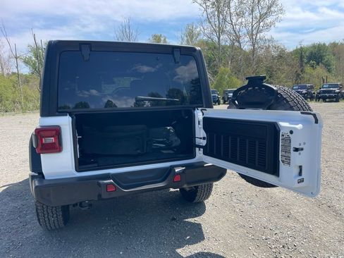 Used 2025 Jeep Wrangler Unlimited Sport AWD/4WD image 10