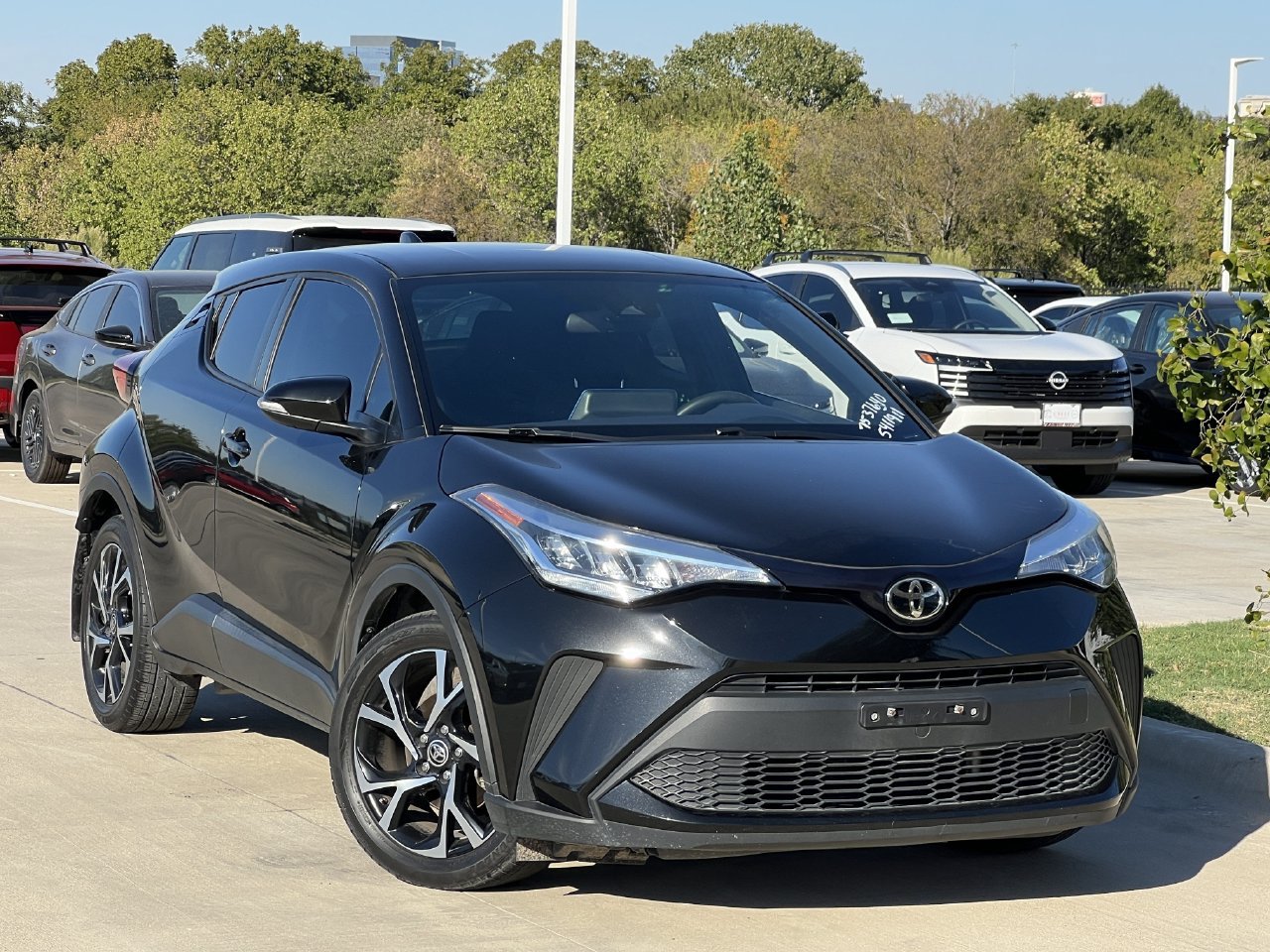 Used 2022 Toyota C-HR XLE FWD image 1