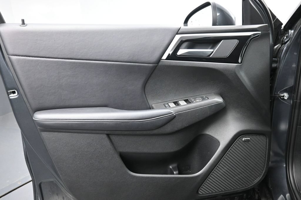 Used 2025 Mitsubishi Outlander AWD image 23
