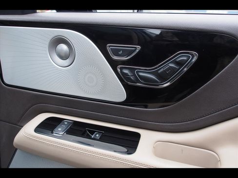 Used 2022 Lincoln Aviator Reserve w/ Equipment Group 201A image 13