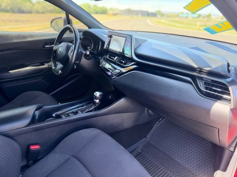 Used 2018 Toyota C-HR XLE FWD image 15