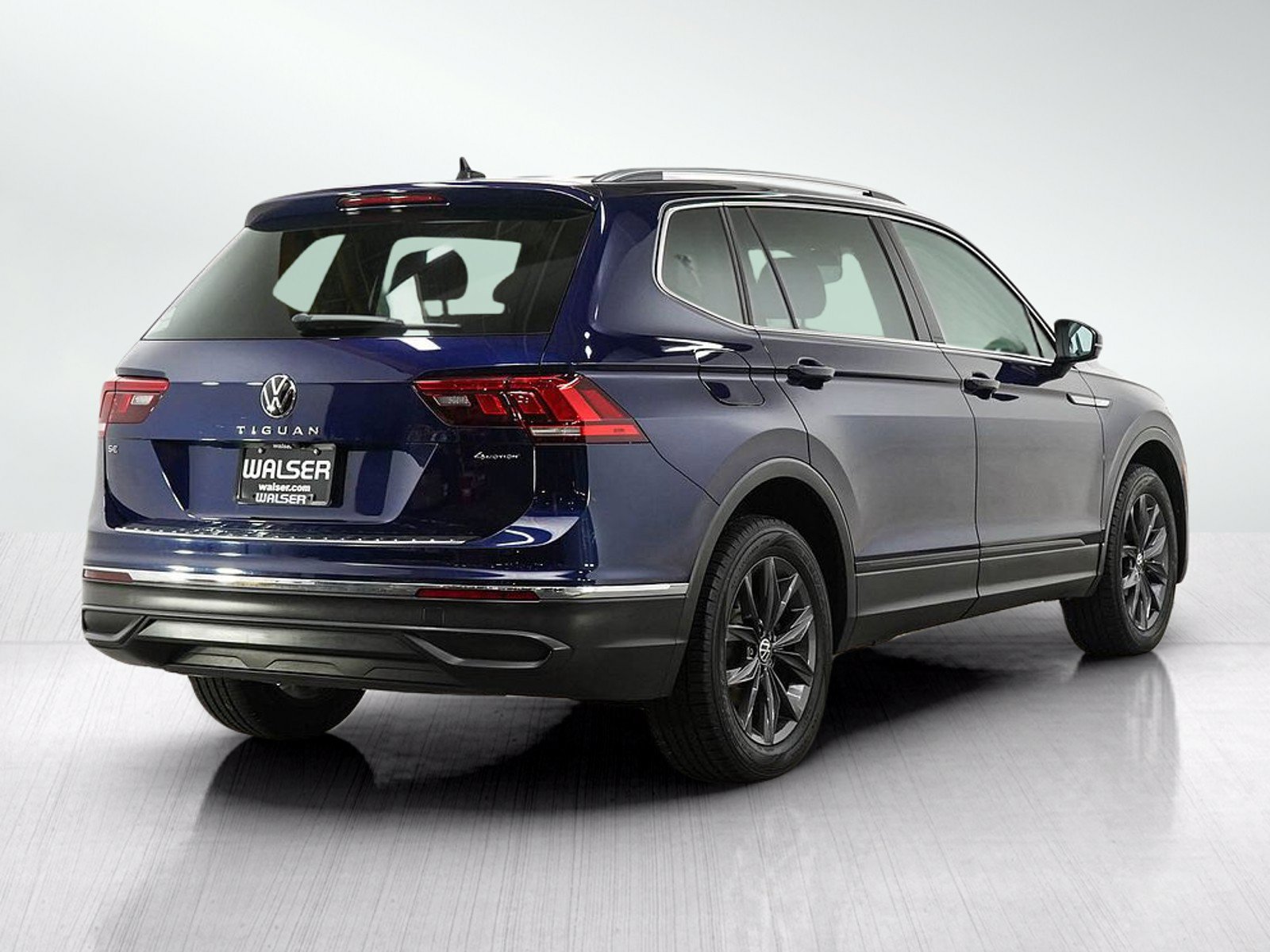 Used 2022 Volkswagen Tiguan SE AWD/4WD image 5